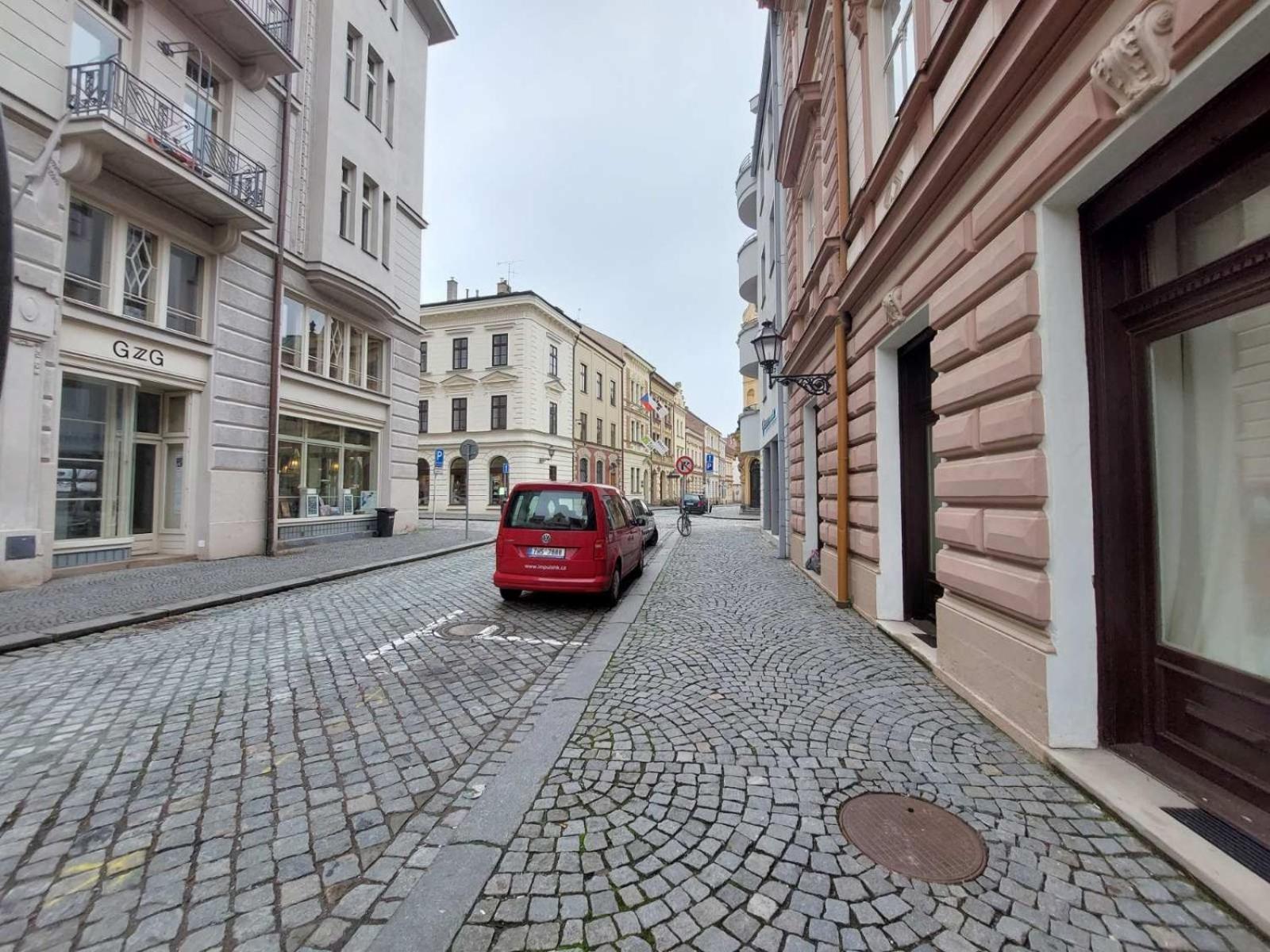 Hradec Králové Prostorny Byt V Centru 3 Kk 80 M2 מראה חיצוני תמונה