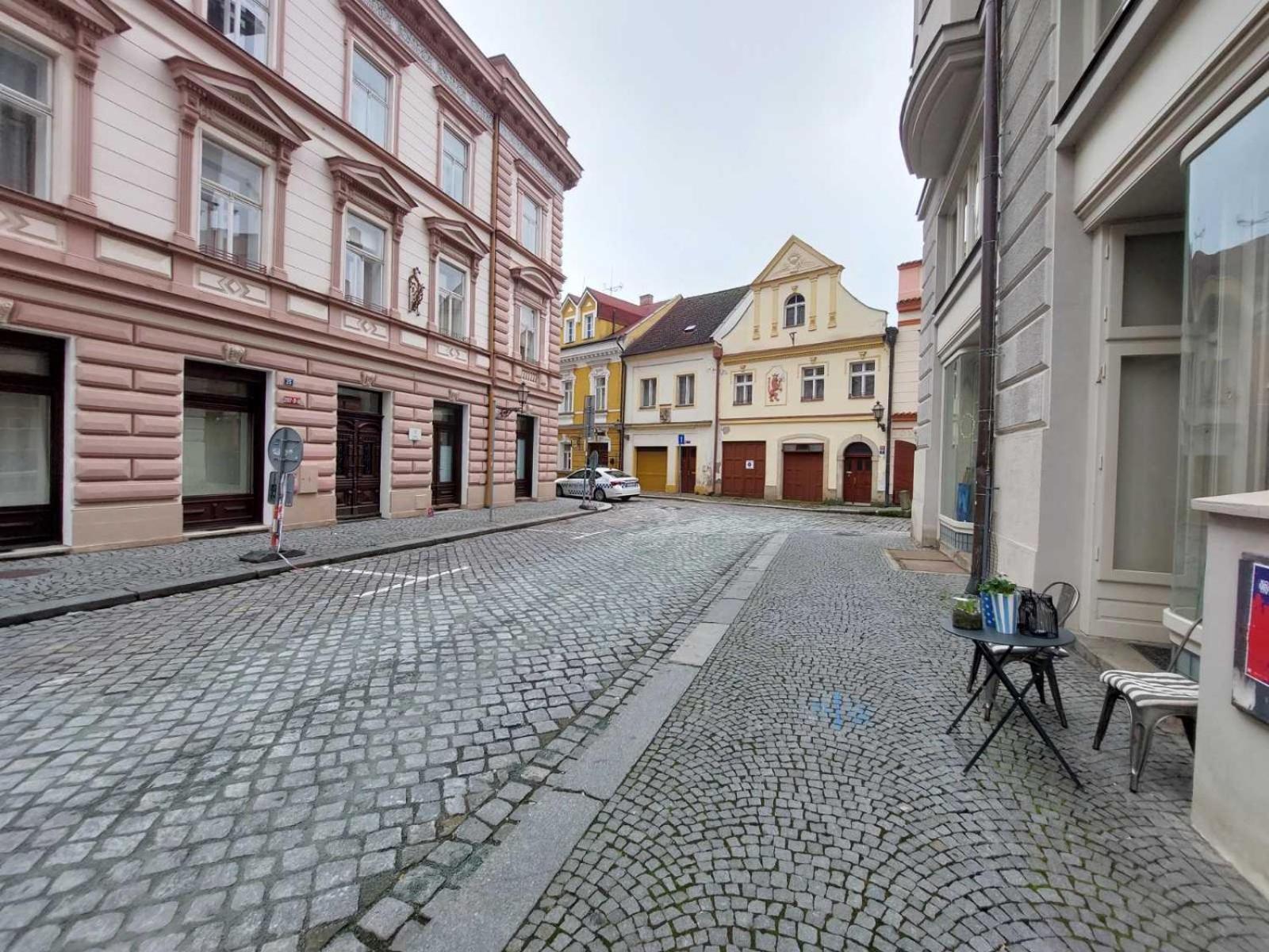 Hradec Králové Prostorny Byt V Centru 3 Kk 80 M2 מראה חיצוני תמונה