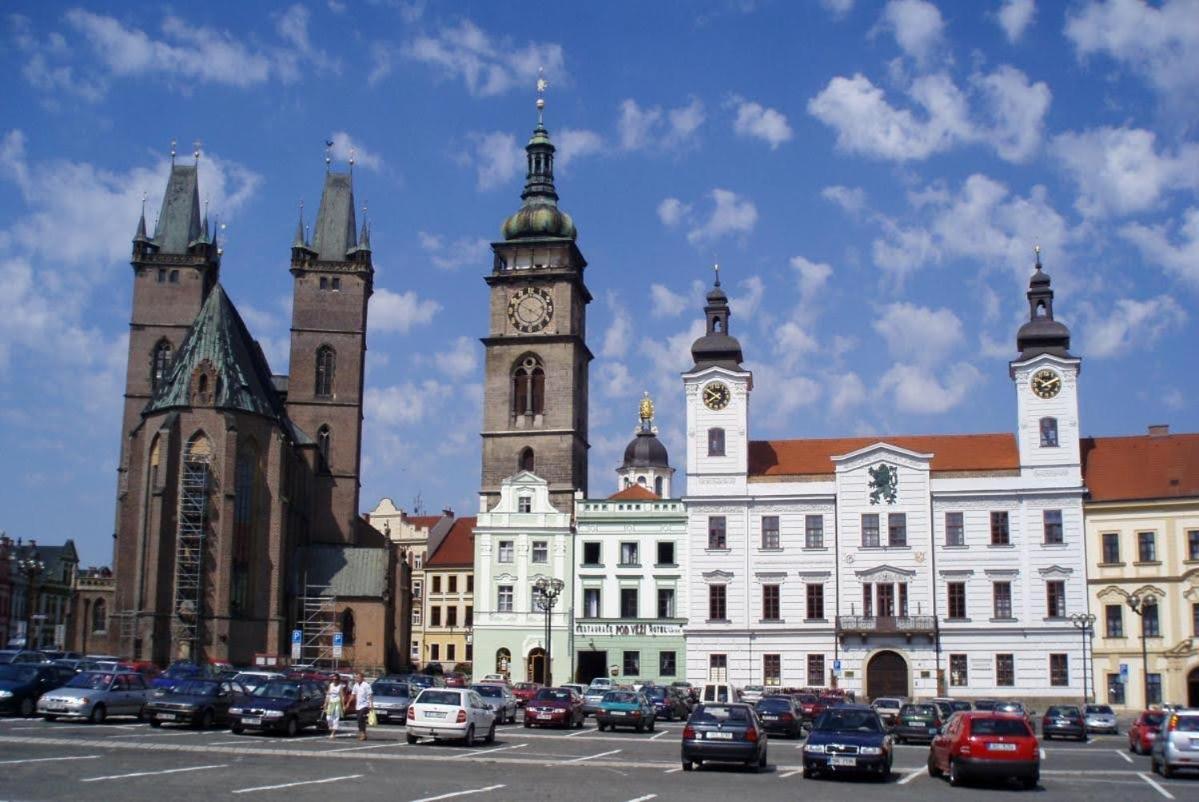 Hradec Králové Prostorny Byt V Centru 3 Kk 80 M2 מראה חיצוני תמונה
